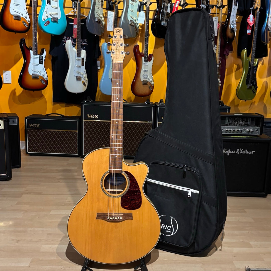 Seagull - Performer CW-0MJ-QI Flame Maple Cutaway AC - Electric w/ TRIC Bag  - USED
