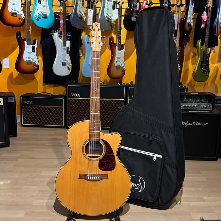 Seagull - Performer CW-0MJ-QI Flame Maple Cutaway AC - Electric w/ TRIC Bag  - USED