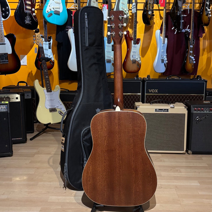 Art & Lutherie - Americana Natural EQ Dreadnaught AC- Electric  w/ Levy's Gig bag - USED
