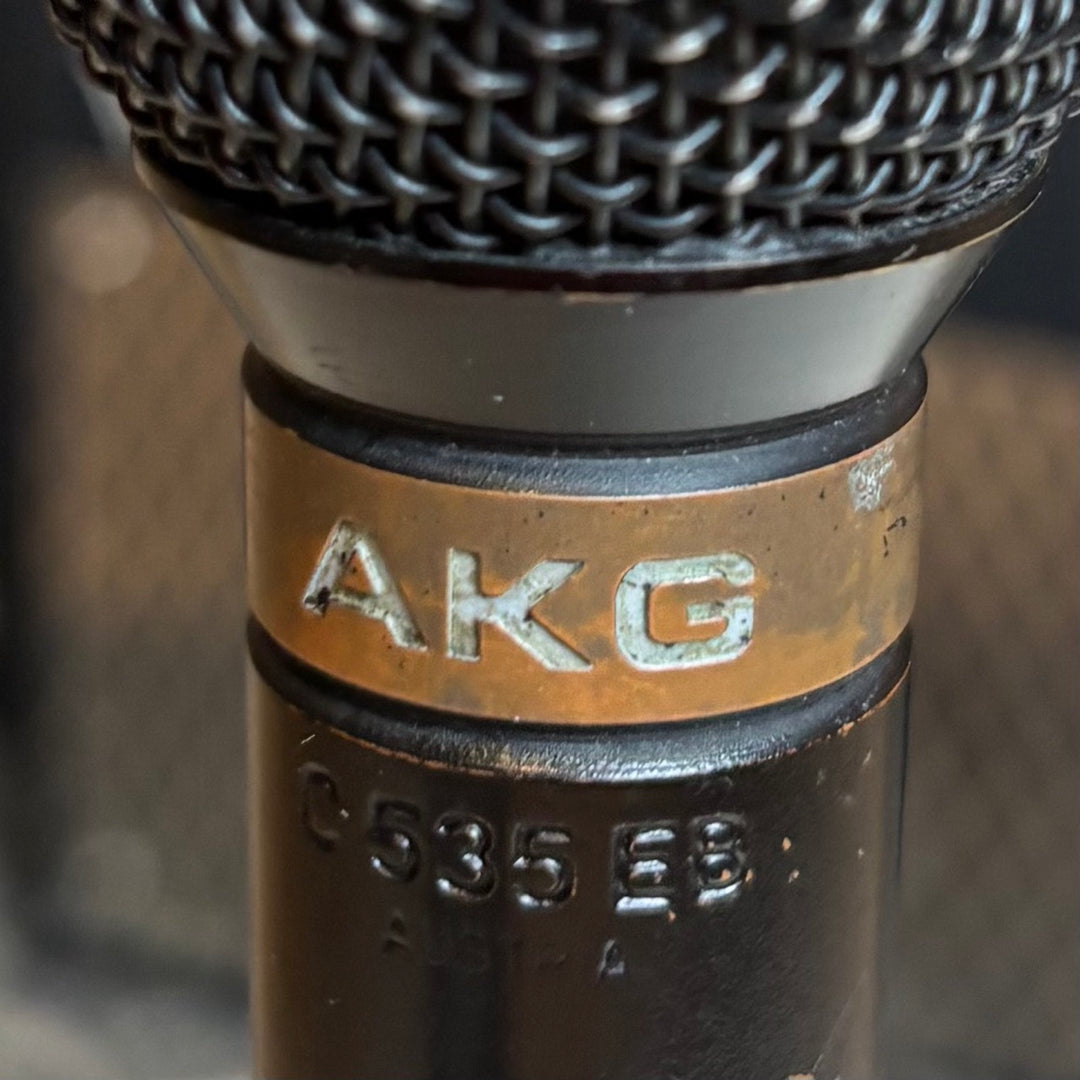 AKG- C535EB Handheld Carioid Condenser Microphone (Black) - USED