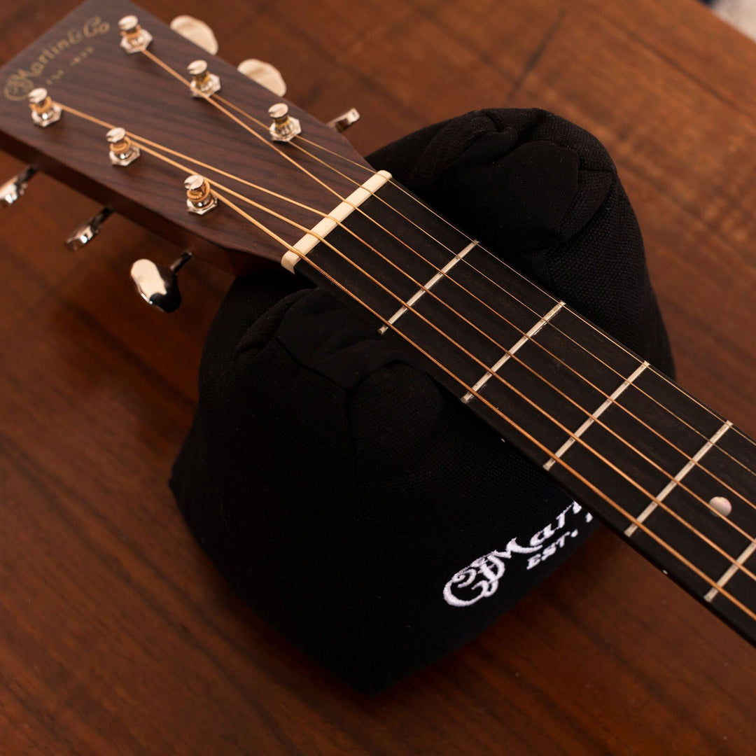 Martin 18A0076 Black with White Logo – Accessory Neck Holder
