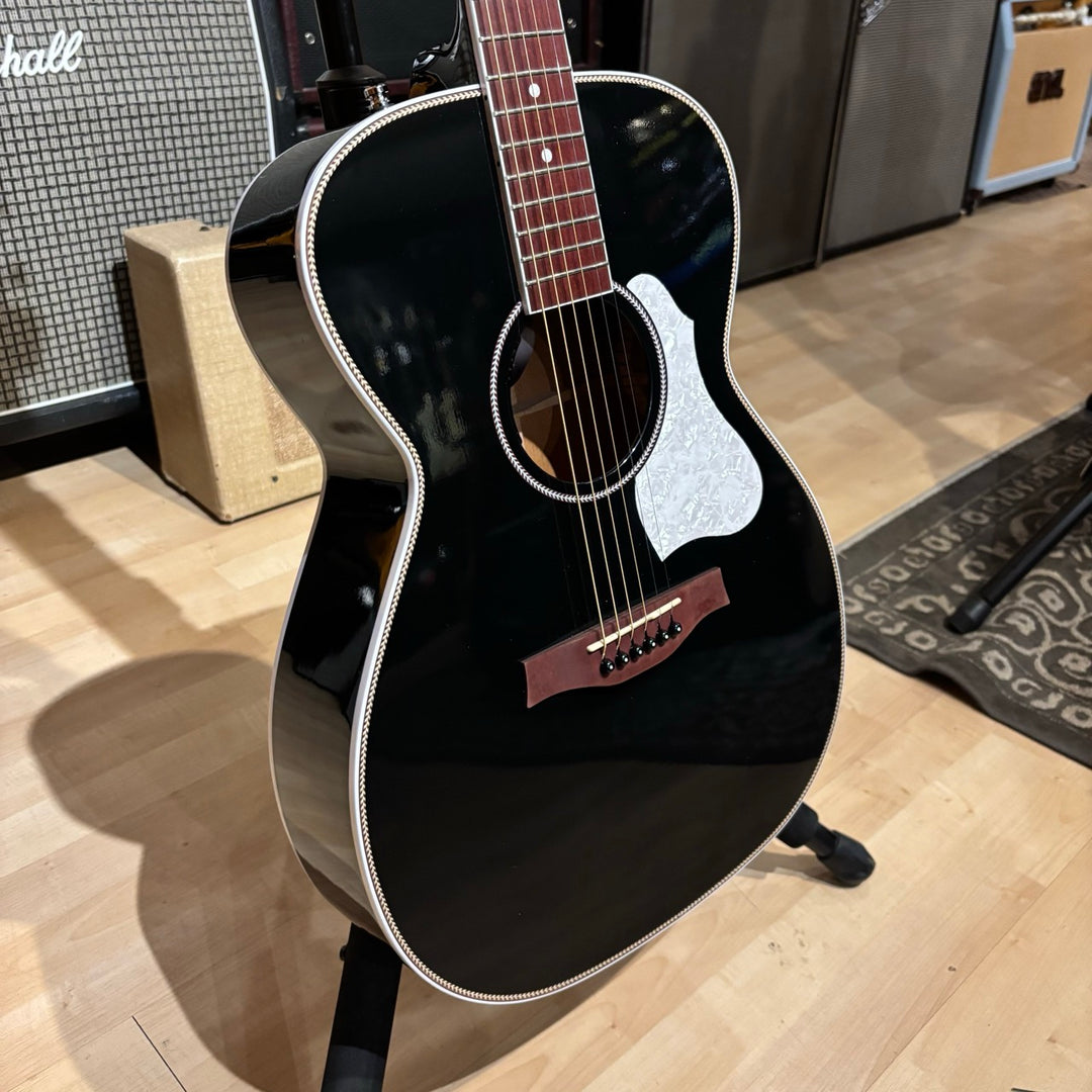 Seagull - Artist LTD Edition Tuxedo EQ - Black  w/ Godin Tric Hard Shell Bag  (2021) - USED
