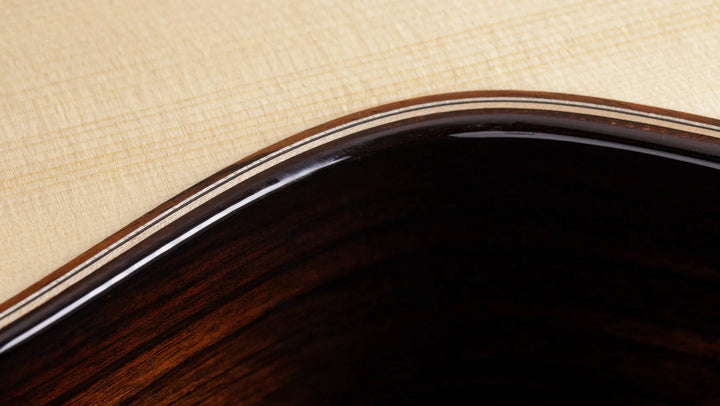 Overview

Solid Indian rosewood for warm response and lush overtones
Adirondack spruce top for unmatched volume and power
Beveled armrest and cutaway for enhanced playability
All-gloss finish with Kona edgeburst for back/sides
Includes ES2 electronics and deluxe hardshell case