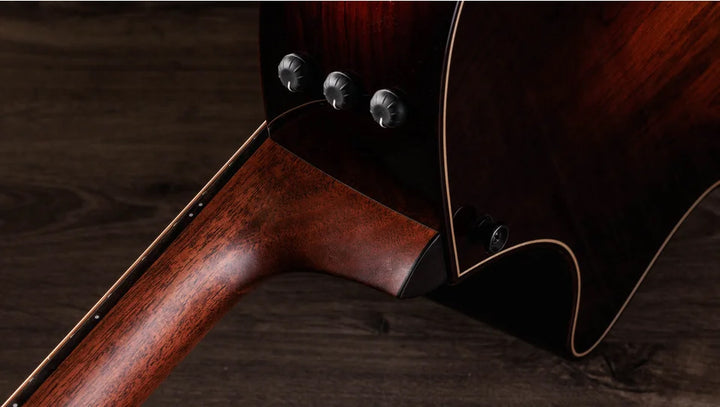 Overview

Honduran rosewood body yields warmth and complex overtones
Adirondack spruce top adds projection, clarity and power
Armrest and beveled cutaway offer seamless, relaxed feel
V-Class bracing dials up louder volume and longer sustain
Includes ES2 electronics and deluxe hardshell case