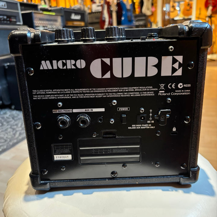 Boss - Micro Cube GX-3 Watt 9V Or Battery Operated GTR Amp w/ PWR Supply & On Board FX - USED