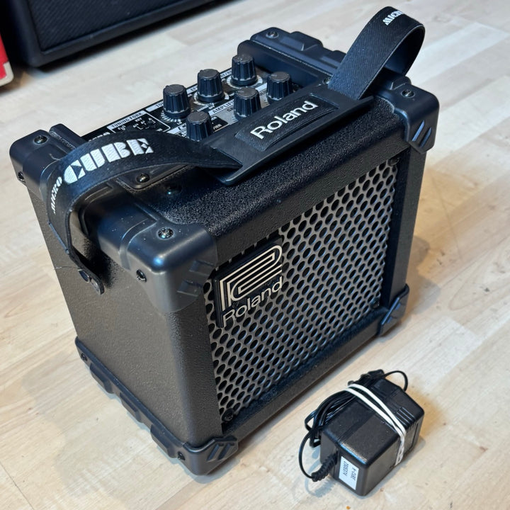 Boss - Micro Cube 3 Watt GTR Amp w/ Onboard FX , Carry Strap & PWR Supply (2004) - USED