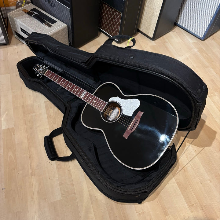 Seagull - Artist LTD Edition Tuxedo EQ - Black  w/ Godin Tric Hard Shell Bag  (2021) - USED