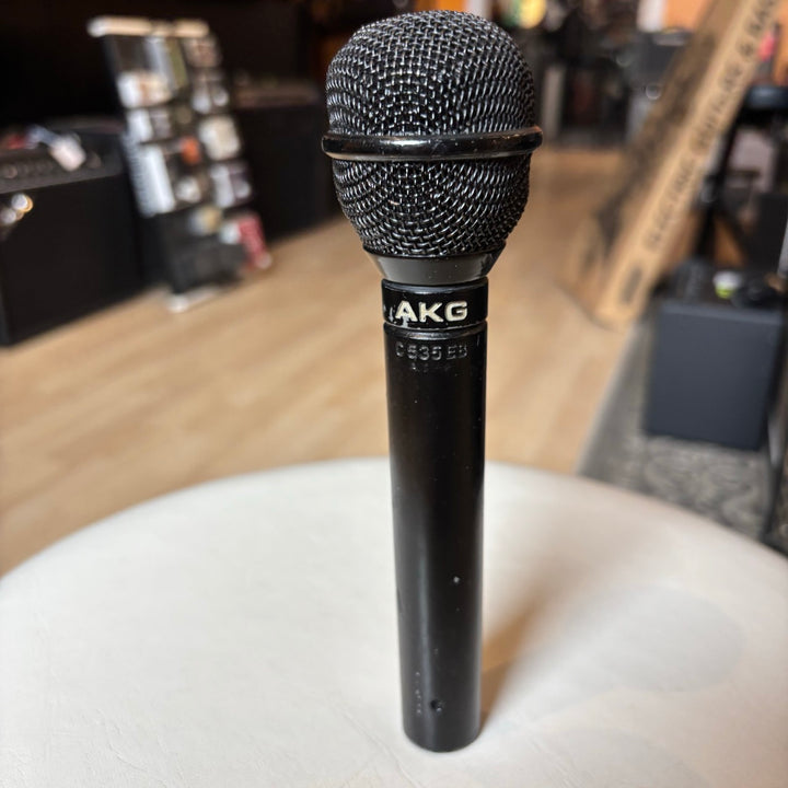 AKG- C535EB Handheld Carioid Condenser Microphone (Black) - USED
