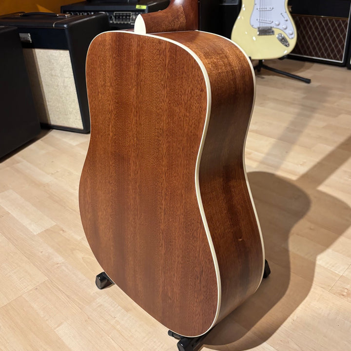 Art & Lutherie - Americana Natural EQ Dreadnaught AC- Electric  w/ Levy's Gig bag - USED