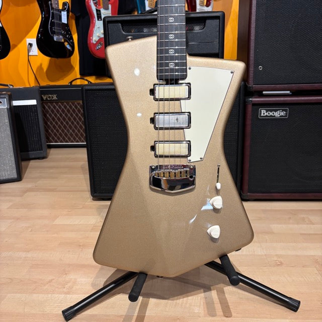 Ernie Ball - St Vincent Signature - Goldie w/OHSC (2022) - USED