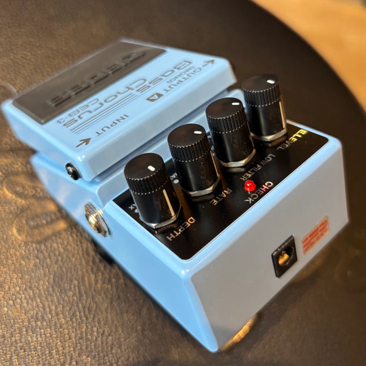 Boss - CEB-3 Bass Chorus Pedal w/ Box & user Guide (2007) - USED