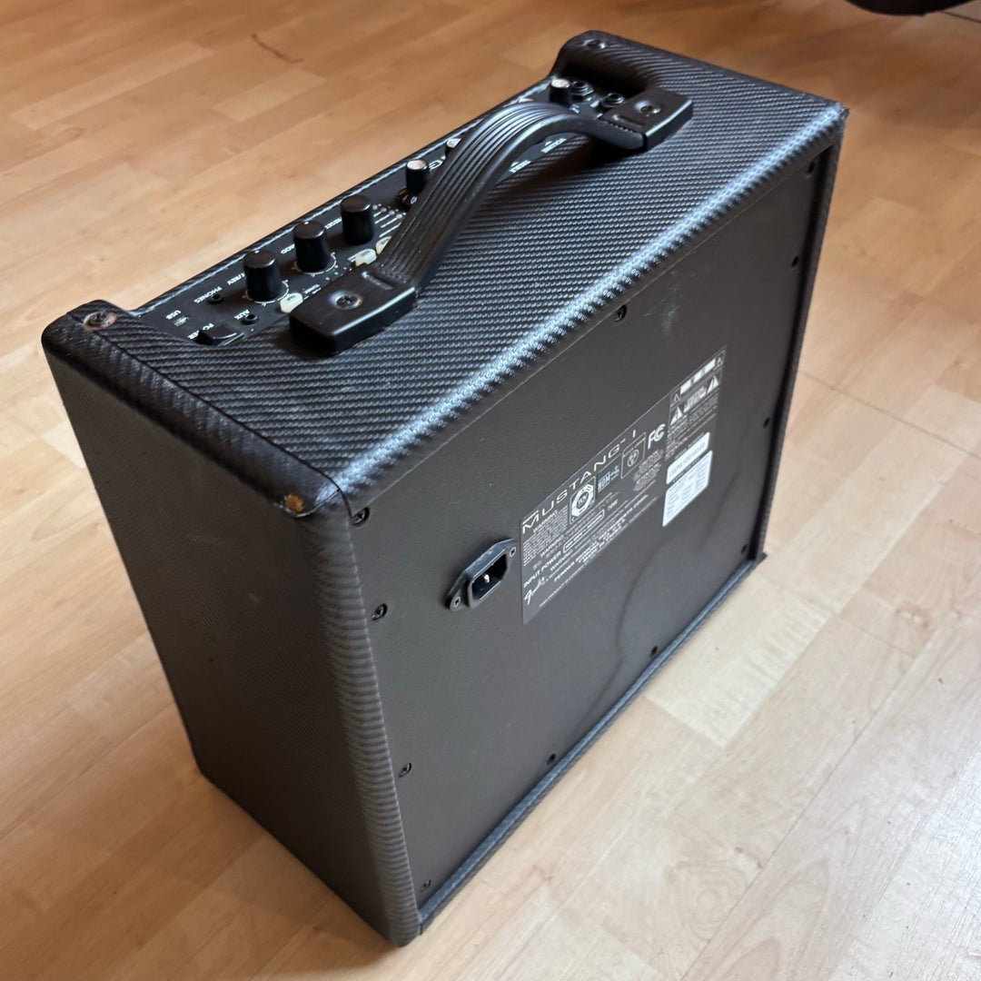 Fender - MustangI (V1) 20 watt 1x8" Modeling GTR Amplifier (Black & Silver - 2012) - USED