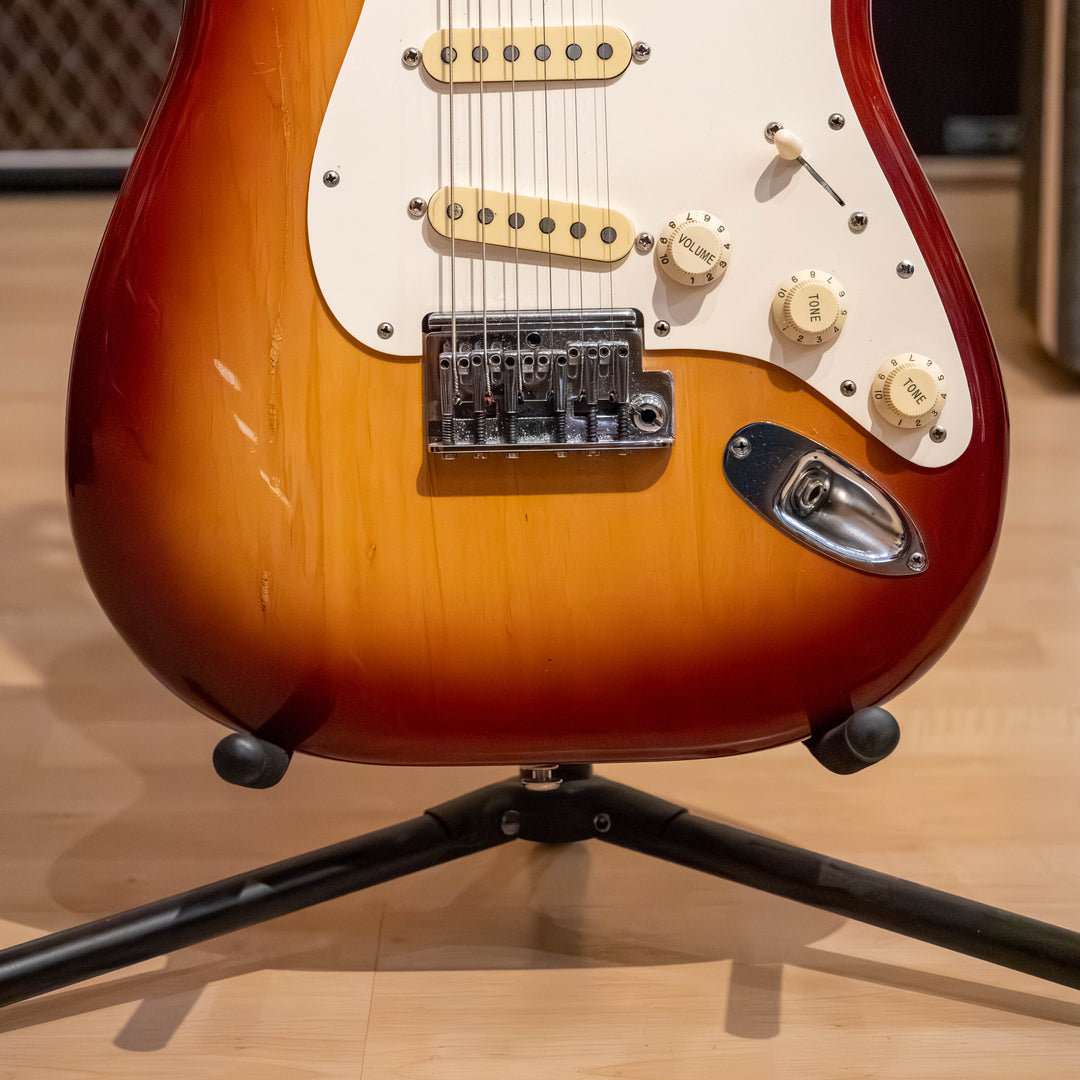 Fender -Dan Smith Era Strat  w/ Freeflyte Trem System - Lightly Modded (Sennia Burst) w/ HD Shell Case (1984) - USED Electric Guitar
