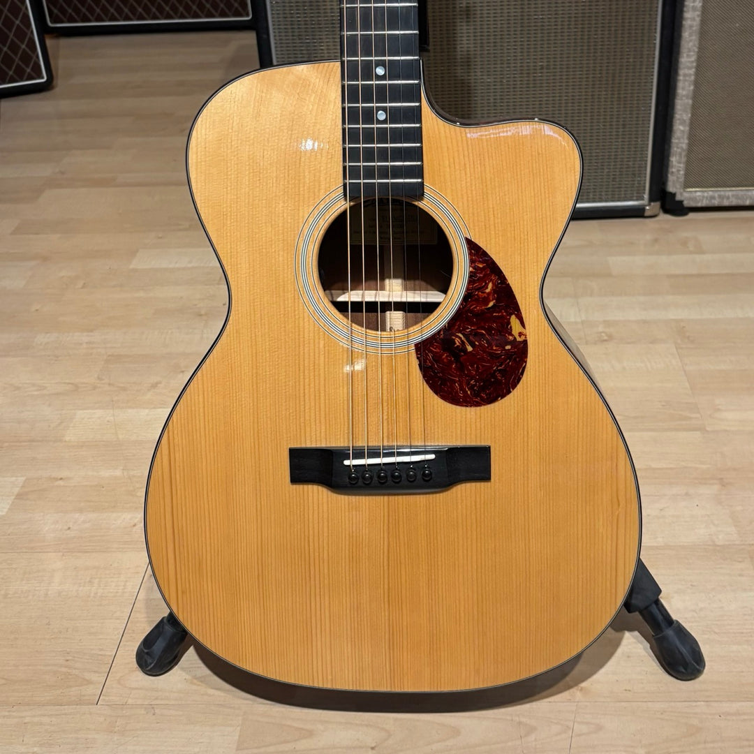 Eastman E1OMCE-DLX Traditional Solid Deluxe Series Acoustic Guitar - Natural (Demo)