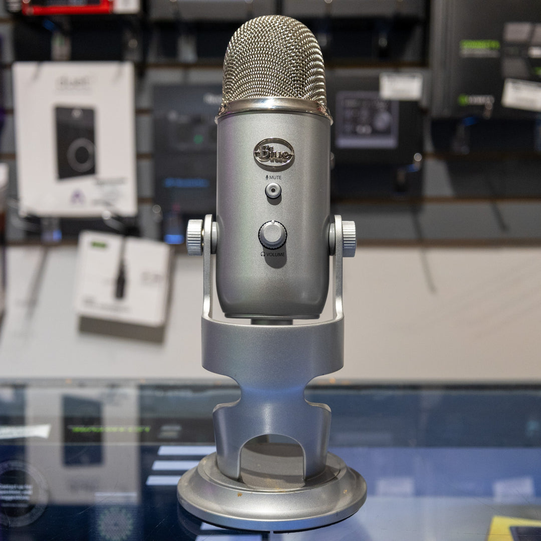 Blue Microphones Yeti Professional Multi-Pattern USB Condenser Microphone - Silver - USED