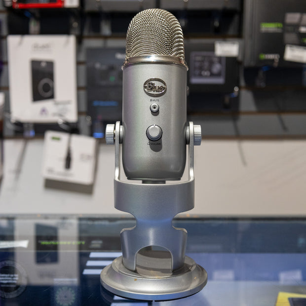 Blue Microphones Yeti Professional Multi-Pattern USB Condenser Microphone - Silver - USED