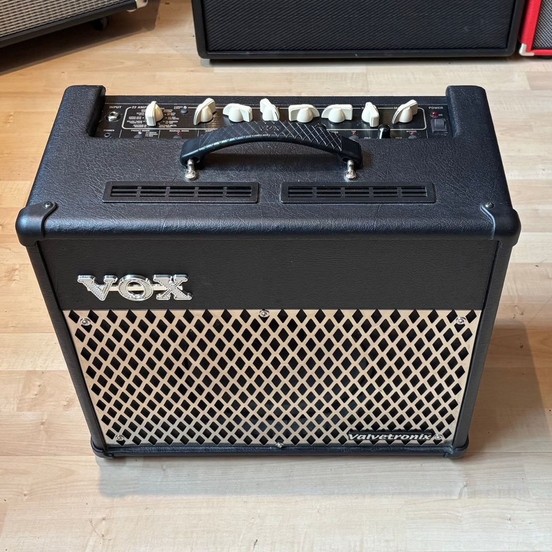 Vox - VT30 - 1 To 30 Watt 1x10" Hybrid Modeling GTR Amplifier w/ FX - USED