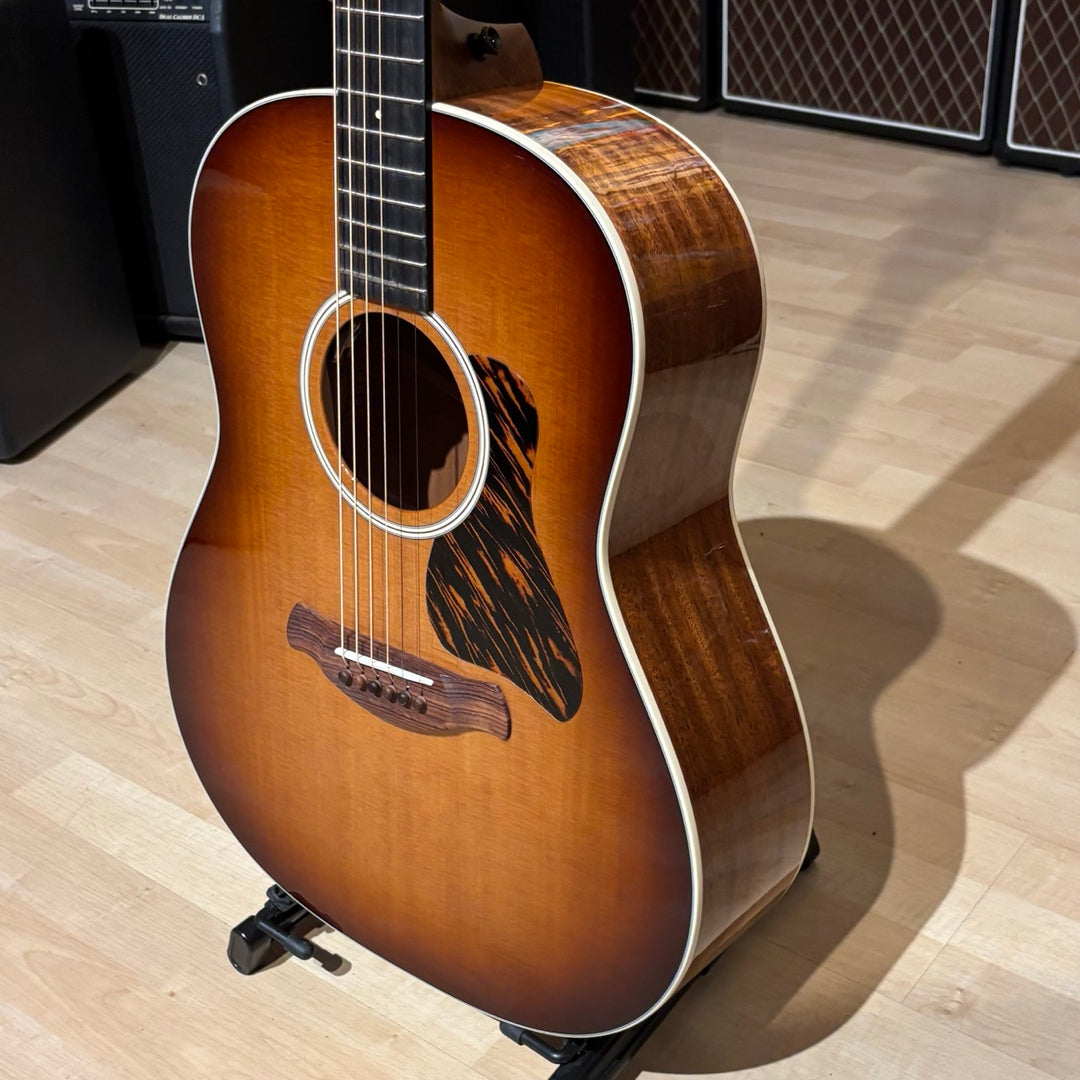 Taylor Gold Label 517e SB Acoustic-Electric Guitar with Case - Sunburst with Fire Stripe Pickguard