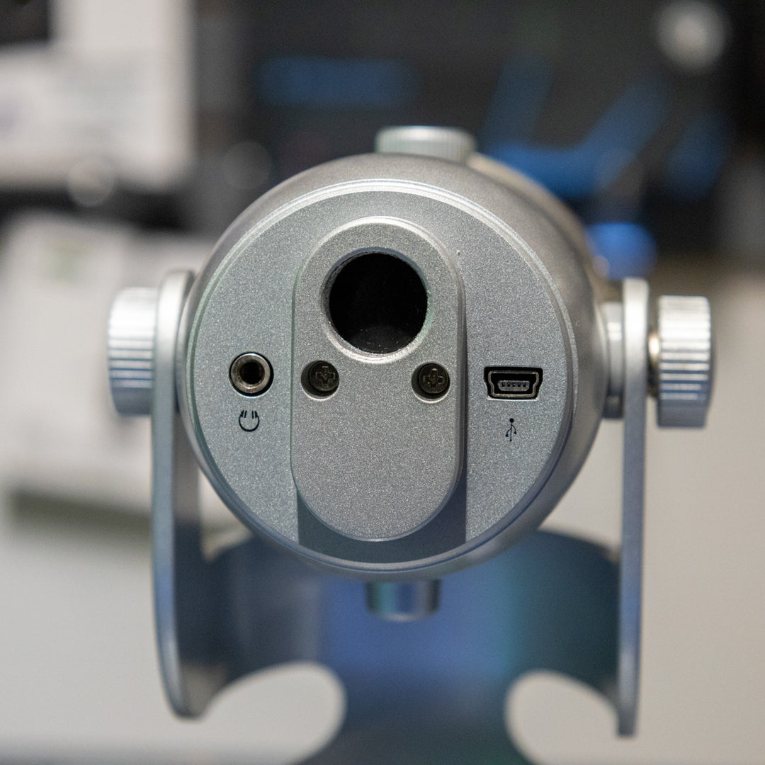 Blue Microphones Yeti Professional Multi-Pattern USB Condenser Microphone - Silver - USED