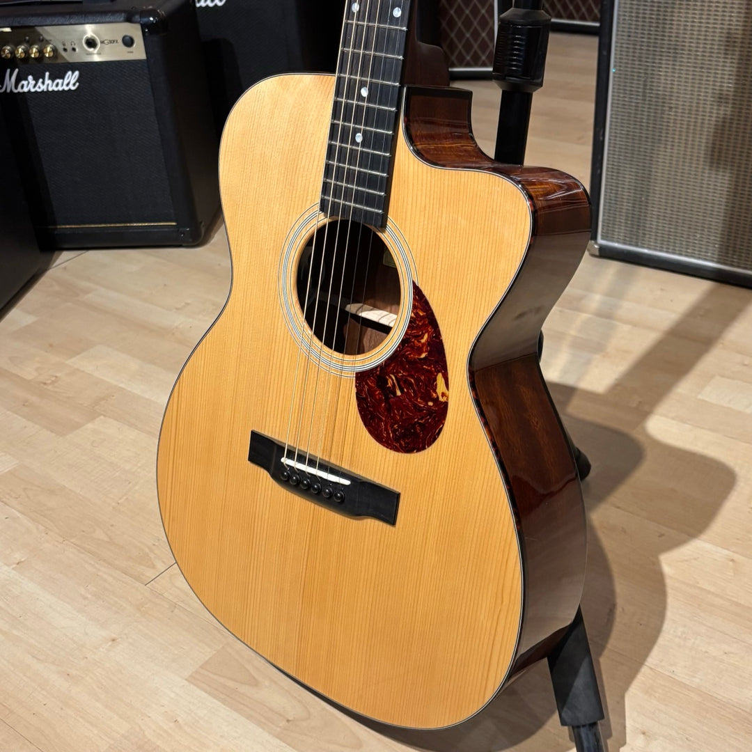 Eastman E1OMCE-DLX Traditional Solid Deluxe Series Acoustic Guitar - Natural (Demo)