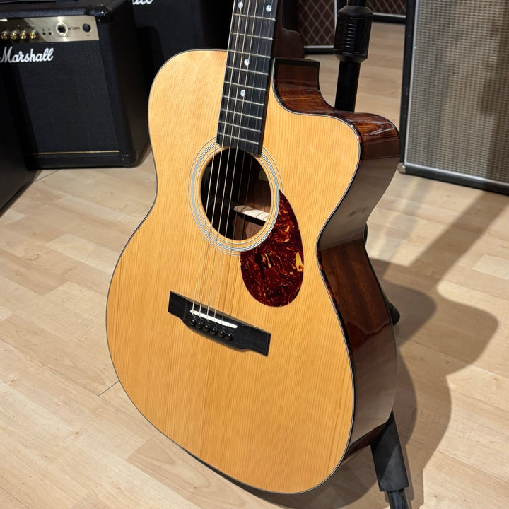 Eastman E1OMCE-DLX Traditional Solid Deluxe Series Acoustic Guitar - Natural (Demo)