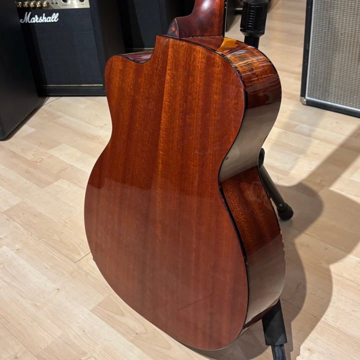 Eastman E1OMCE-DLX Traditional Solid Deluxe Series Acoustic Guitar - Natural (Demo)
