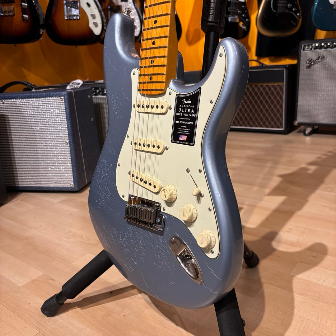 Fender Limited Edition American Ultra Luxe '60s Stratocaster (Ice Blue Metallic)