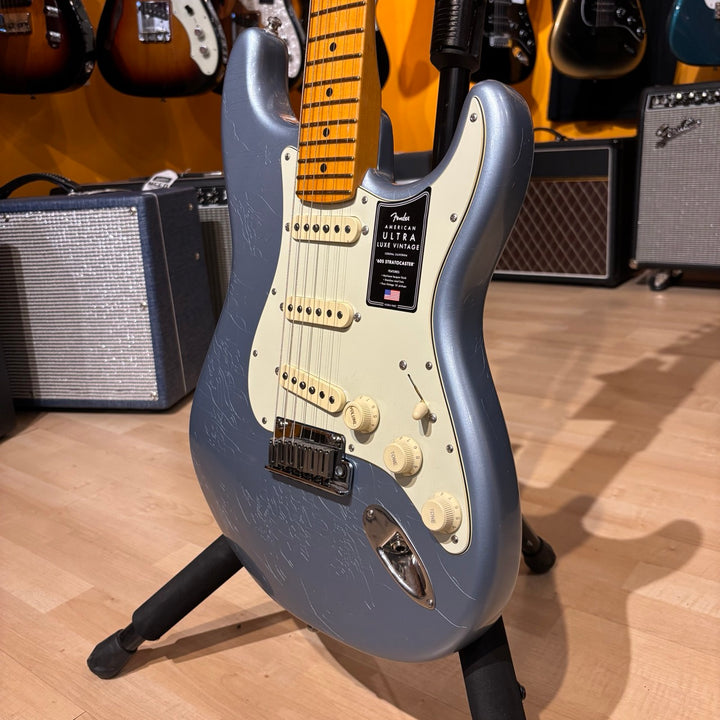 Fender Limited Edition American Ultra Luxe '60s Stratocaster (Ice Blue Metallic)