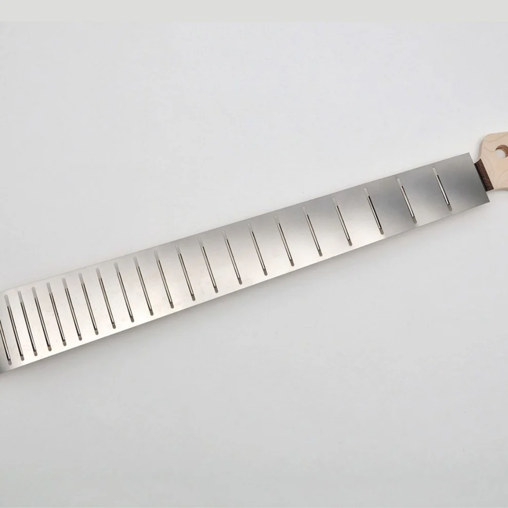Allparts LT-1907-000 Goldo Fretboard Guard - Bass - 34" Scale Length