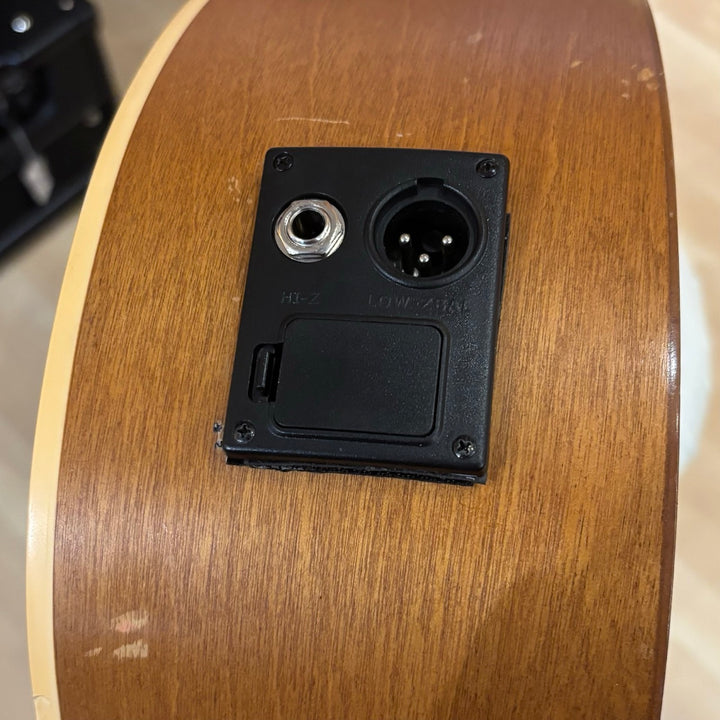 Art & Lutherie - Cedar Acoustic - Electric Natural w/ Gig Bag (Natural Satin-2004) - USED