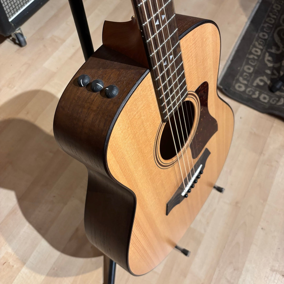 Taylor - "GTE"  Urban Ash Acoustic Guitar (Demo)