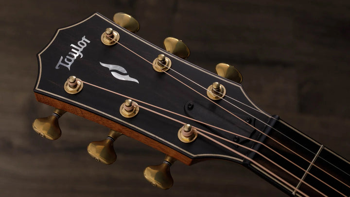 Overview

Solid Indian rosewood for warm response and lush overtones
Adirondack spruce top for unmatched volume and power
Beveled armrest and cutaway for enhanced playability
All-gloss finish with Kona edgeburst for back/sides
Includes ES2 electronics and deluxe hardshell case