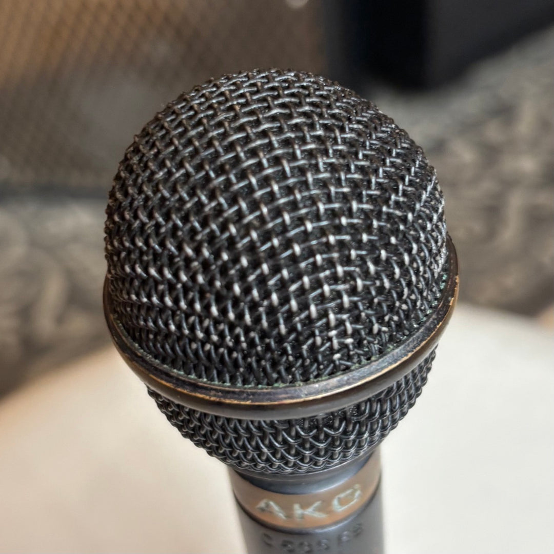 AKG- C535EB Handheld Carioid Condenser Microphone (Black) - USED