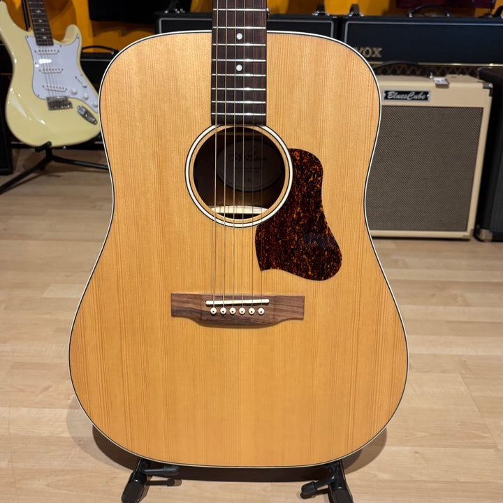 Art & Lutherie - Americana Natural EQ Dreadnaught AC- Electric  w/ Levy's Gig bag - USED