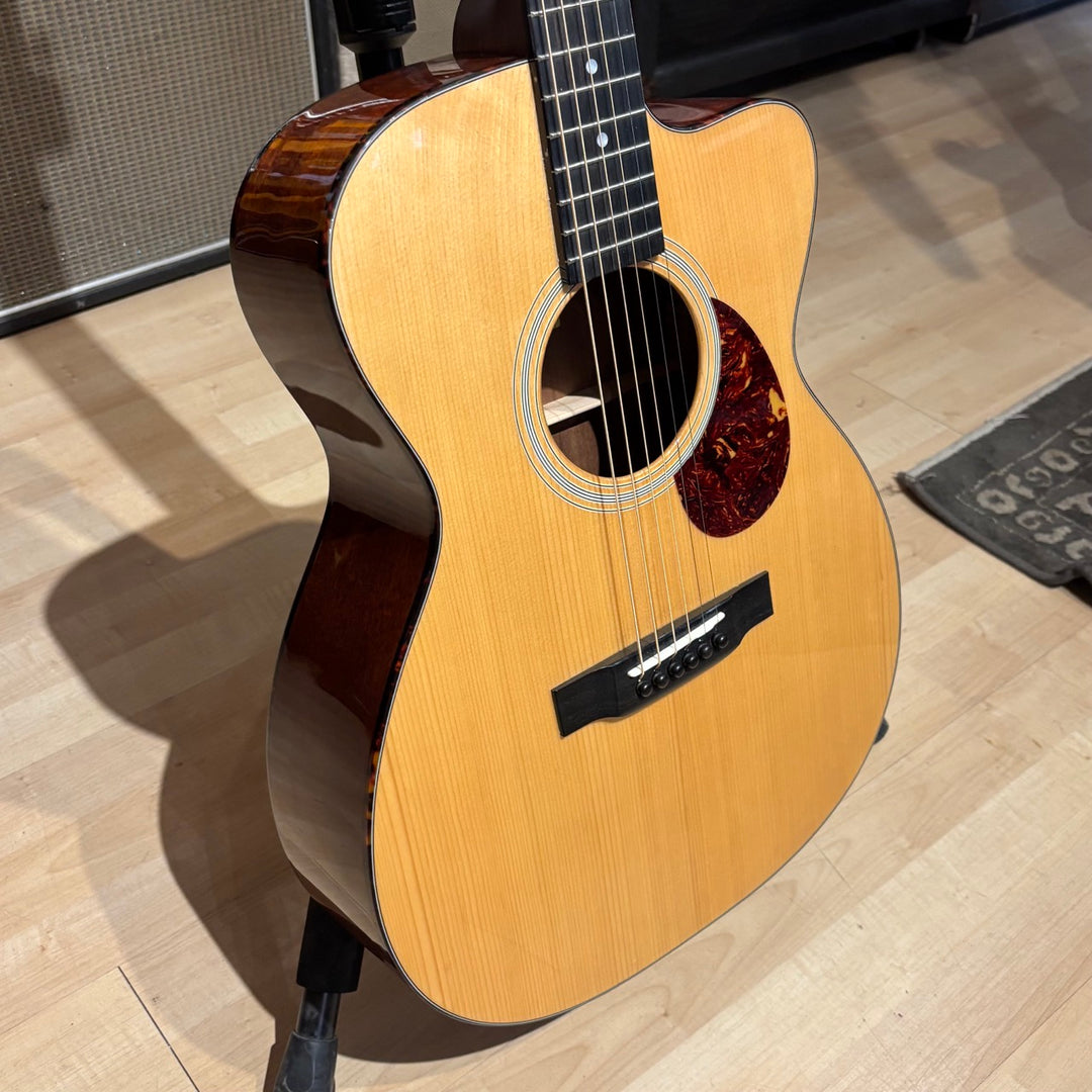 Eastman E1OMCE-DLX Traditional Solid Deluxe Series Acoustic Guitar - Natural (Demo)