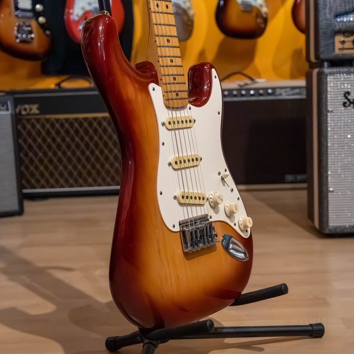 Fender -Dan Smith Era Strat  w/ Freeflyte Trem System - Lightly Modded (Sennia Burst) w/ HD Shell Case (1984) - USED Electric Guitar