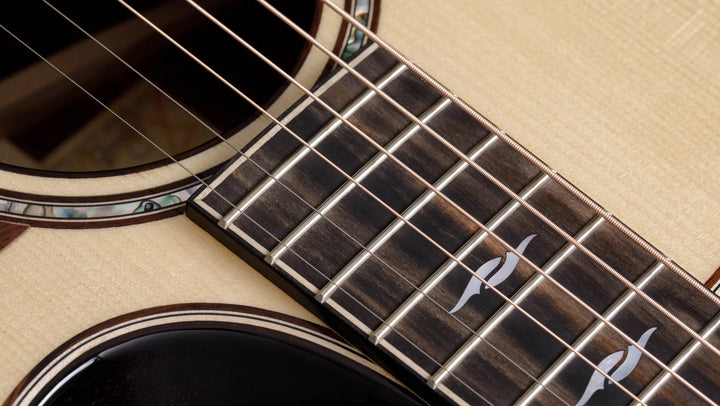 Overview

Solid Indian rosewood for warm response and lush overtones
Adirondack spruce top for unmatched volume and power
Beveled armrest and cutaway for enhanced playability
All-gloss finish with Kona edgeburst for back/sides
Includes ES2 electronics and deluxe hardshell case