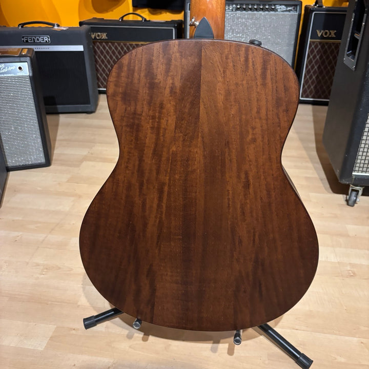 Taylor - "GTE"  Urban Ash Acoustic Guitar (Demo)