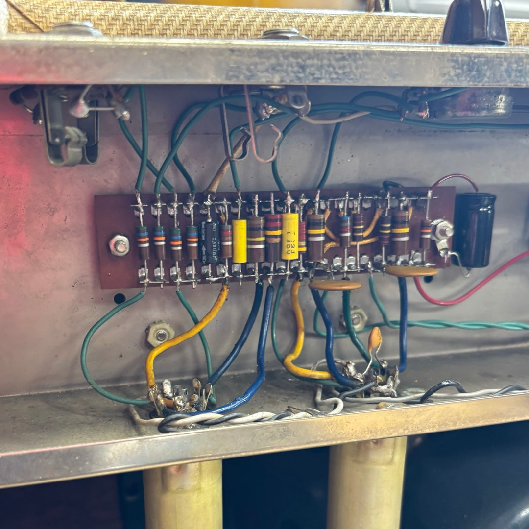 VINTAGE 1960 Gibson Lancer GA-6, 14- ish  Watt Tube Amp (Blonde Tweed) - USED