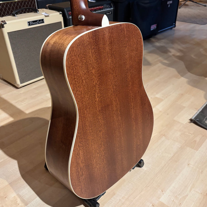 Art & Lutherie - Americana Natural EQ Dreadnaught AC- Electric  w/ Levy's Gig bag - USED