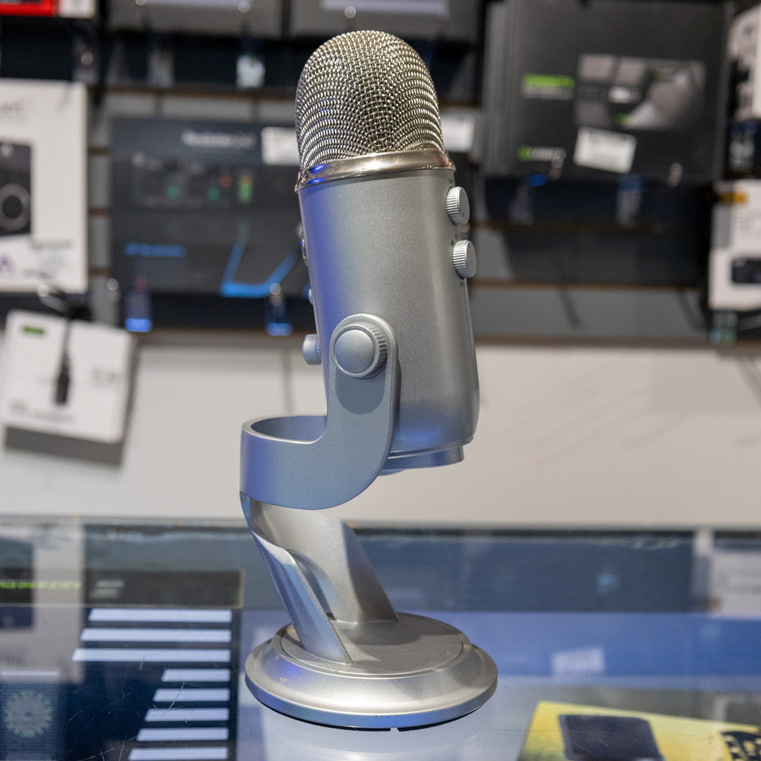 Blue Microphones Yeti Professional Multi-Pattern USB Condenser Microphone - Silver - USED