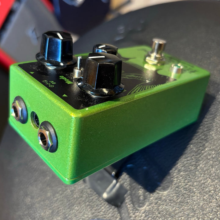 Earthquaker Devices - Hummingbird Tremolo Pedal  w/ Box & User Guide - USED
