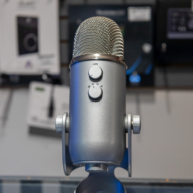 Blue Microphones Yeti Professional Multi-Pattern USB Condenser Microphone - Silver - USED