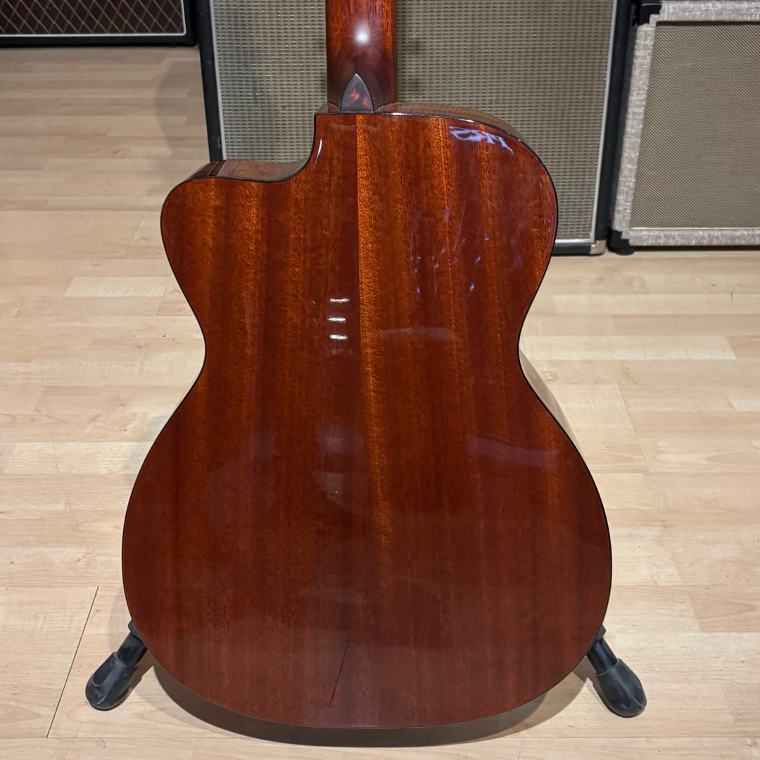 Eastman E1OMCE-DLX Traditional Solid Deluxe Series Acoustic Guitar - Natural (Demo)