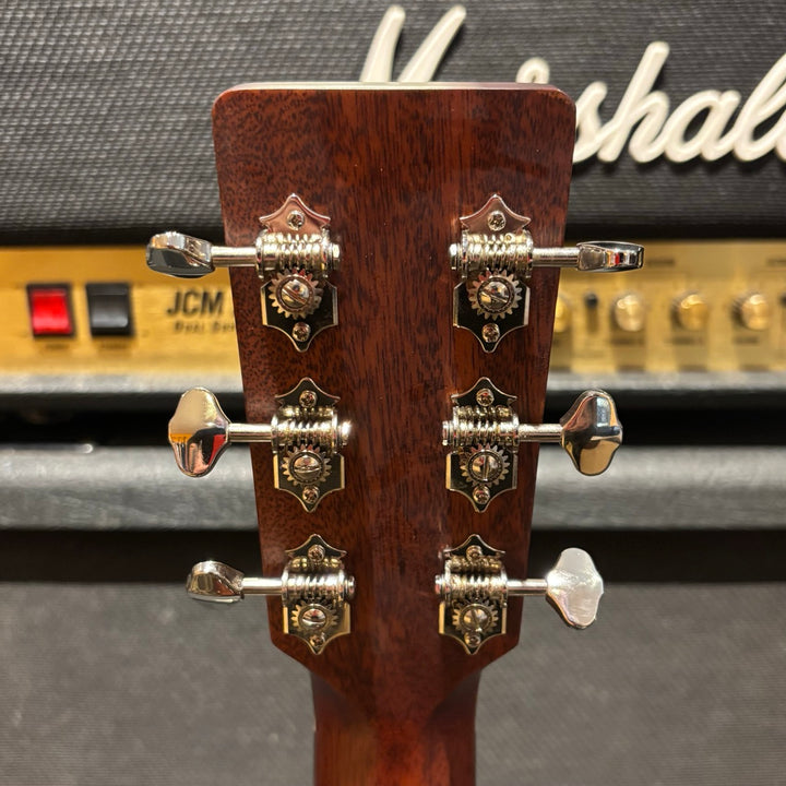 Eastman E1OMCE-DLX Traditional Solid Deluxe Series Acoustic Guitar - Natural (Demo)