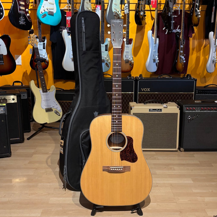 Art & Lutherie - Americana Natural EQ Dreadnaught AC- Electric  w/ Levy's Gig bag - USED