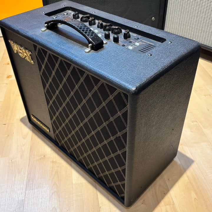 Vox - VT40X - 40 Watt Digital Modeling Amp w/ Power Supply - USED