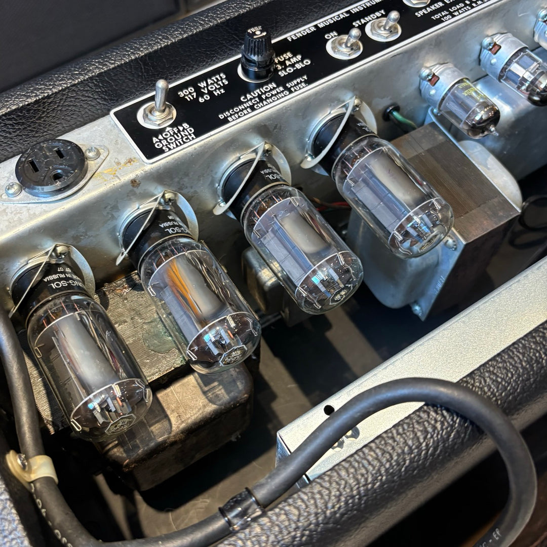 Fender - Vibrosonic Reverb Silverface Conversion  w/New Caps & Tubes, F.Switch VINTAGE (1972) - USED