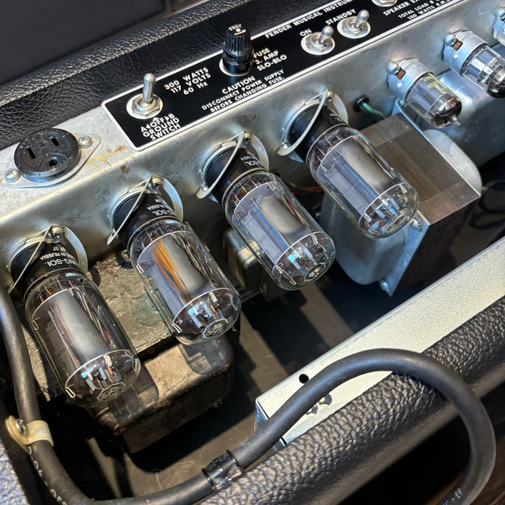 Fender - Vibrosonic Reverb Silverface Conversion  w/New Caps & Tubes, F.Switch VINTAGE (1972) - USED