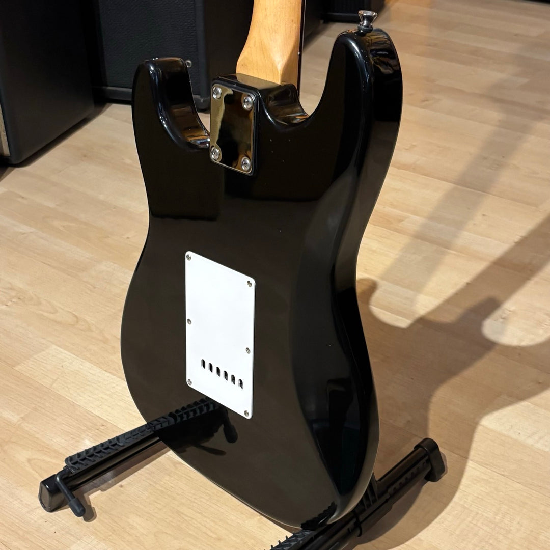 Squier - Affinity Series Stratocaster w/Gig Bag (Modified-Black-2010) - USED